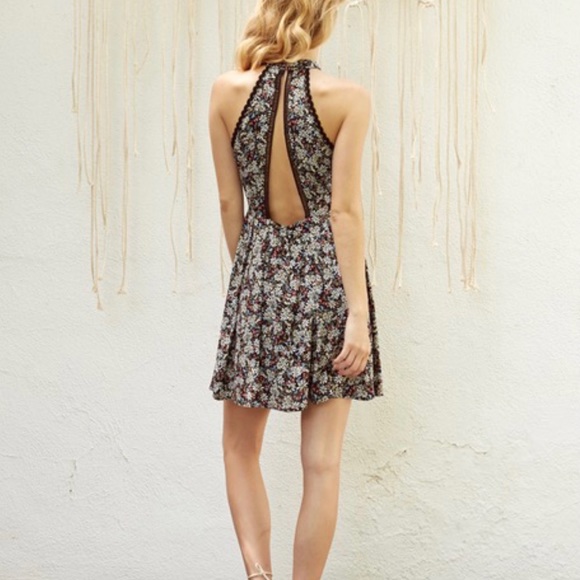 Woven Sleeveless Choker Neck Dress w/ Crochet Trim - Picture 3 of 3